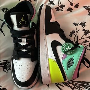Woman’s 8 Jordan 1 Pastel Sneakers